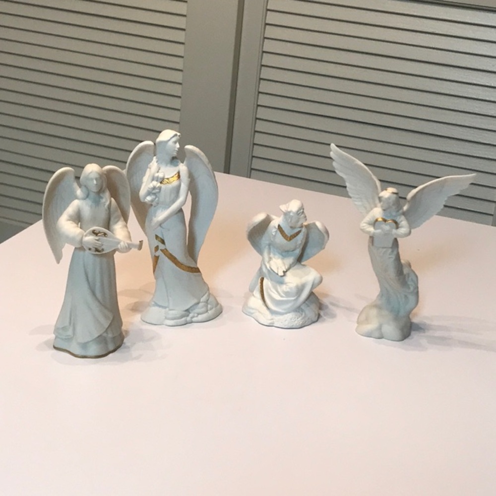 4 Displayed Franklin Mint white gold bisque porcelain Angels 1980’s